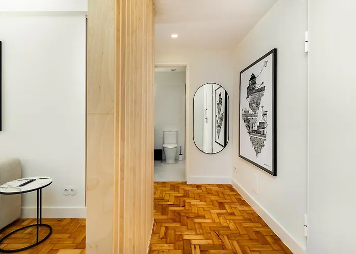 Whome Modern & Elegant In Апартаменты *