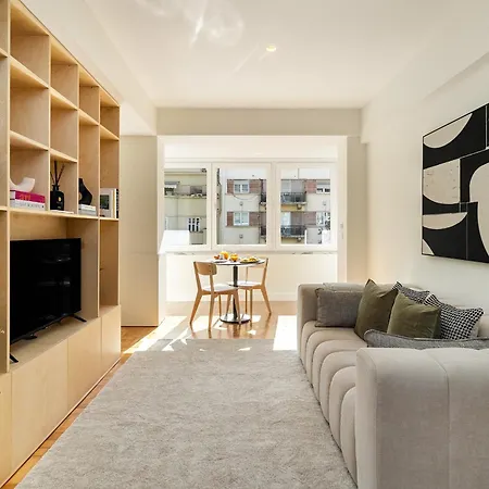 Whome Modern & Elegant In Apartment *