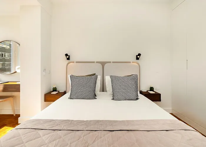 Whome Modern & Elegant In